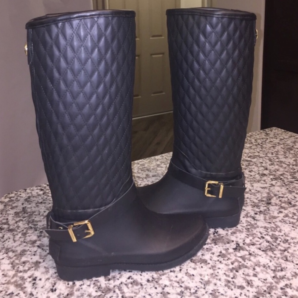 Guess rain boots